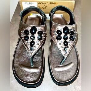 Donald Pliner NIB Boho Sandals 9 HILTON Leather PEWTER Thong Sandals Adjustable